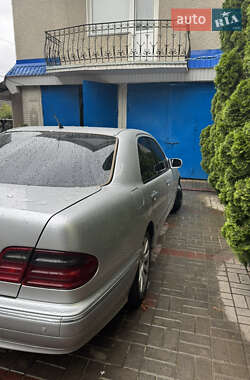 Седан Mercedes-Benz E-Class 2000 в 