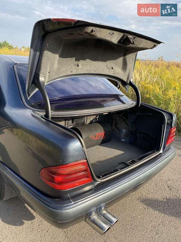 Седан Mercedes-Benz E-Class 1998 в Ровно