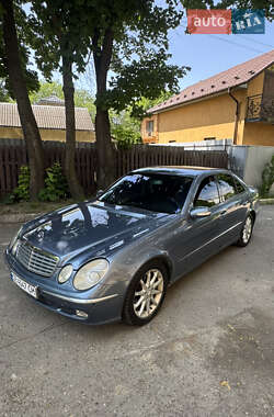 Седан Mercedes-Benz E-Class 2002 в Черновцах