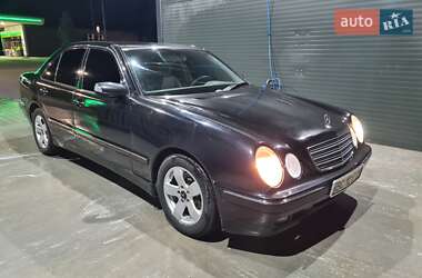 Седан Mercedes-Benz E-Class 2000 в Буске