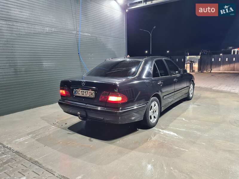 Седан Mercedes-Benz E-Class 2000 в Буске