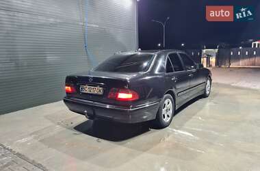 Седан Mercedes-Benz E-Class 2000 в 