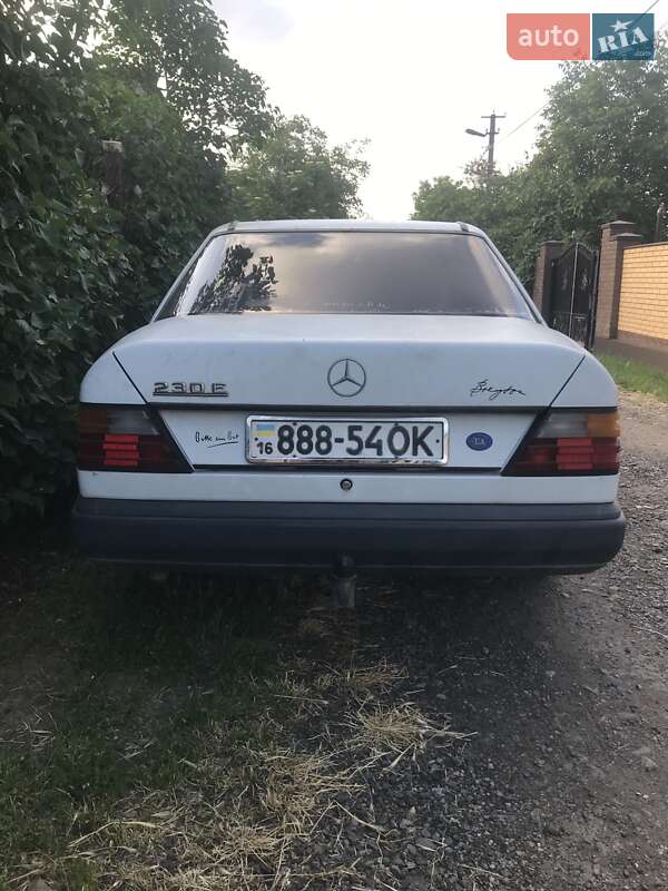 Седан Mercedes-Benz E-Class 1988 в Одессе