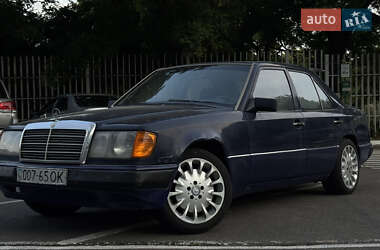 Седан Mercedes-Benz E-Class 1992 в Одессе