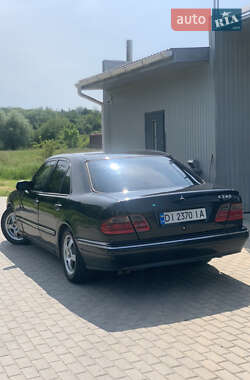 Седан Mercedes-Benz E-Class 2000 в 