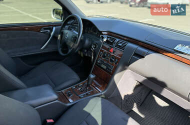 Седан Mercedes-Benz E-Class 2001 в 