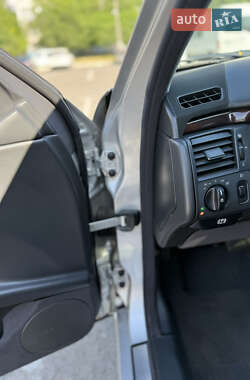 Седан Mercedes-Benz E-Class 2001 в 