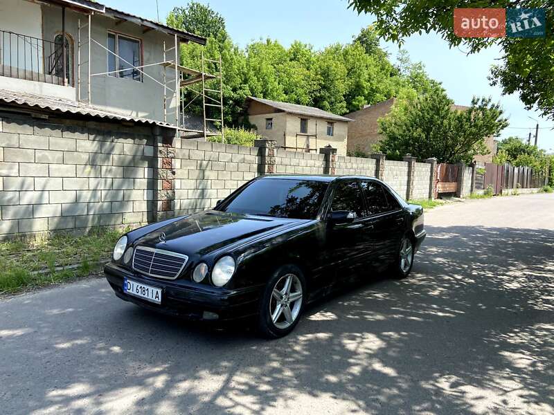 Седан Mercedes-Benz E-Class 2000 в 