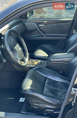 Седан Mercedes-Benz E-Class 2000 в 