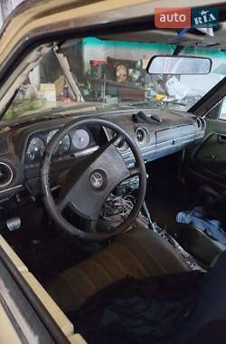 Седан Mercedes-Benz E-Class 1981 в 