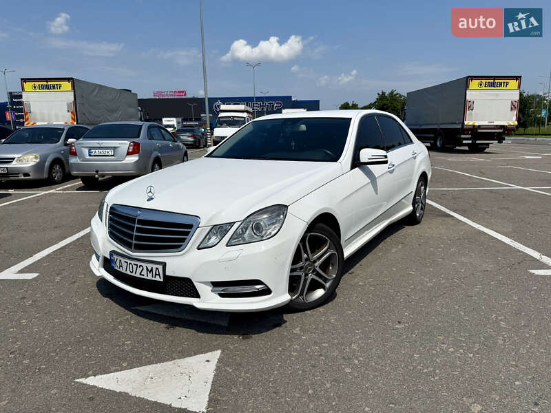 Седан Mercedes-Benz E-Class 2012 в Киеве