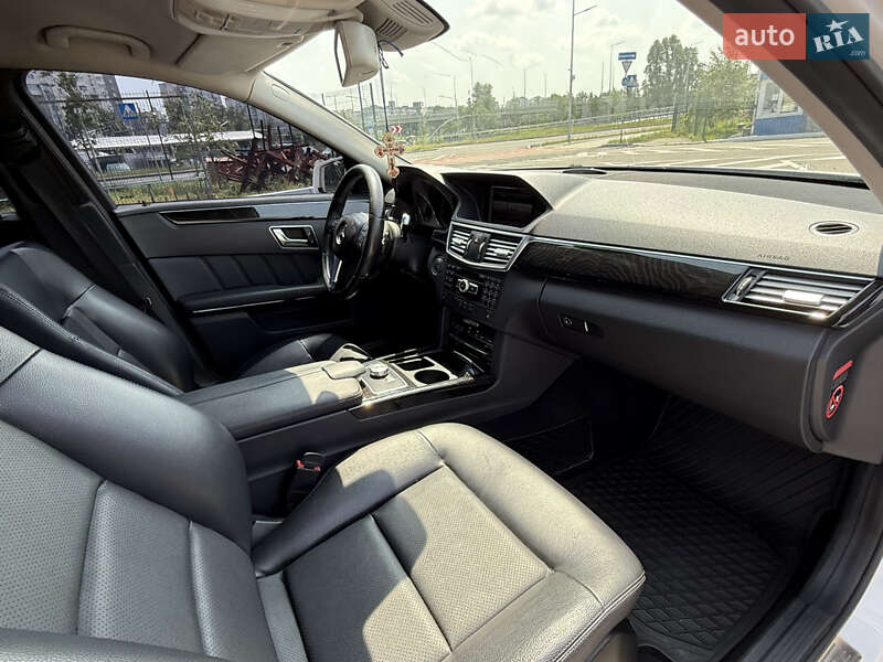 Седан Mercedes-Benz E-Class 2012 в Киеве