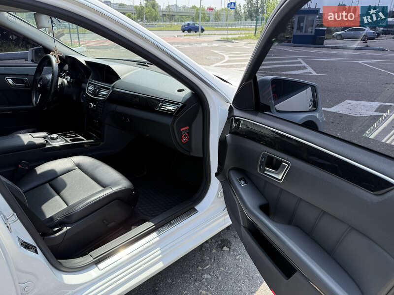 Седан Mercedes-Benz E-Class 2012 в Киеве