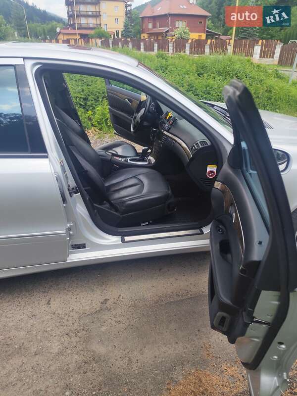 Седан Mercedes-Benz E-Class 2006 в Воловце