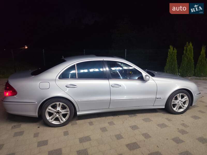 Седан Mercedes-Benz E-Class 2006 в Воловце