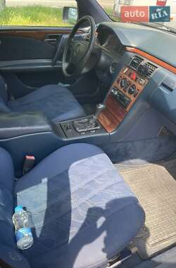 Седан Mercedes-Benz E-Class 1998 в 