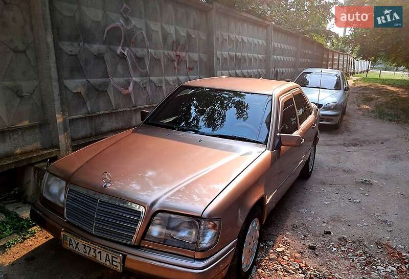 Седан Mercedes-Benz E-Class 1989 в 