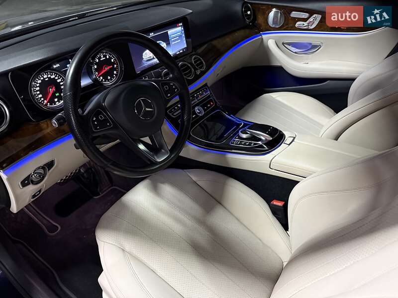Седан Mercedes-Benz E-Class 2016 в Киеве