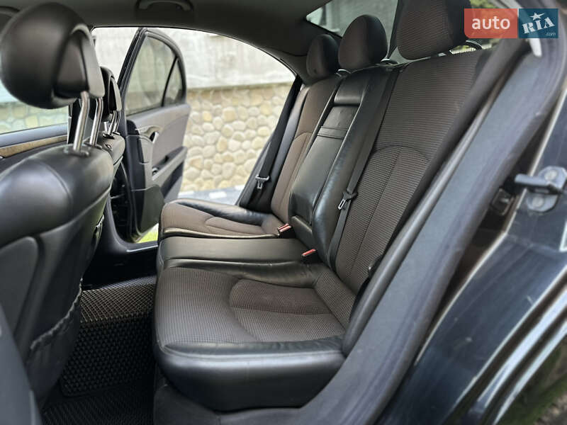 Седан Mercedes-Benz E-Class 2003 в Сваляве