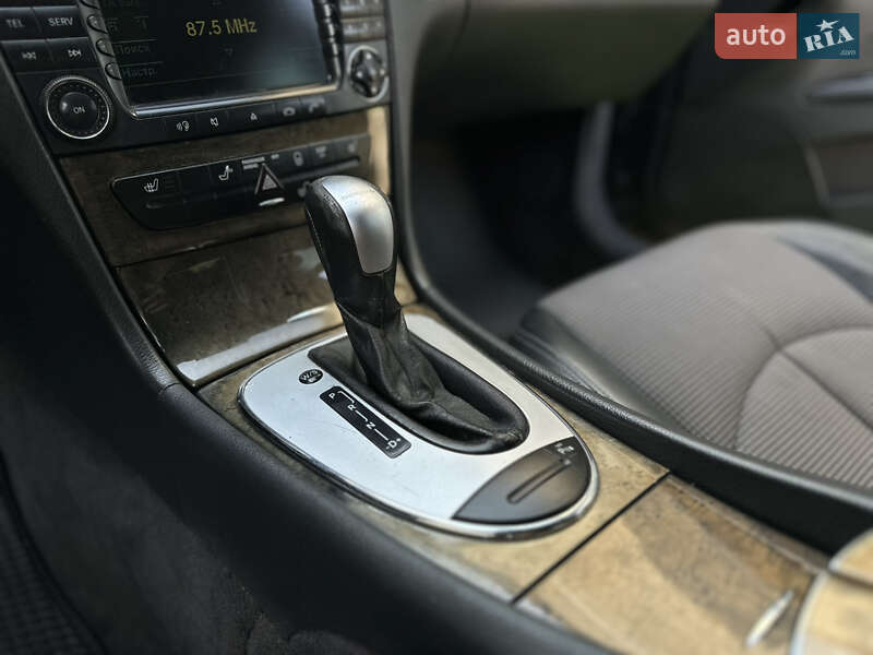 Седан Mercedes-Benz E-Class 2003 в Сваляве