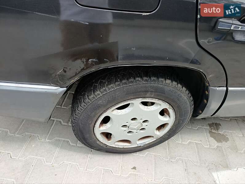 Седан Mercedes-Benz E-Class 1993 в Луцке