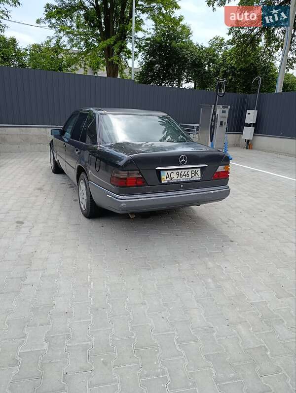 Седан Mercedes-Benz E-Class 1993 в Луцке