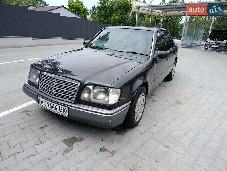 Седан Mercedes-Benz E-Class 1993 в Луцке