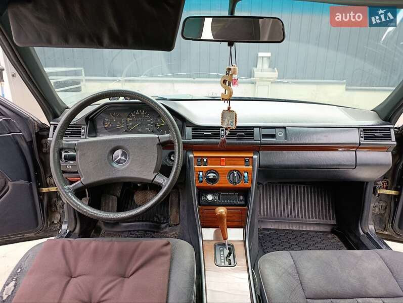 Седан Mercedes-Benz E-Class 1993 в Луцке