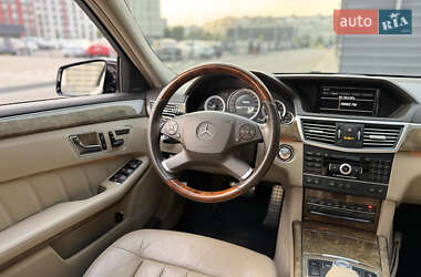Седан Mercedes-Benz E-Class 2011 в 