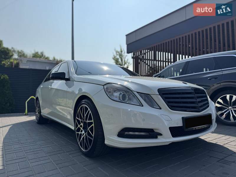 Mercedes-Benz E-Class 2011