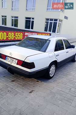 Седан Mercedes-Benz E-Class 1988 в 