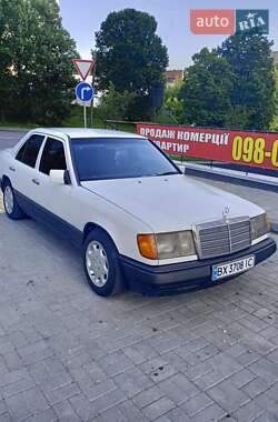 Седан Mercedes-Benz E-Class 1988 в 