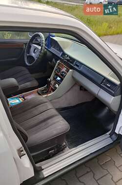 Седан Mercedes-Benz E-Class 1988 в 