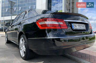 Седан Mercedes-Benz E-Class 2011 в 