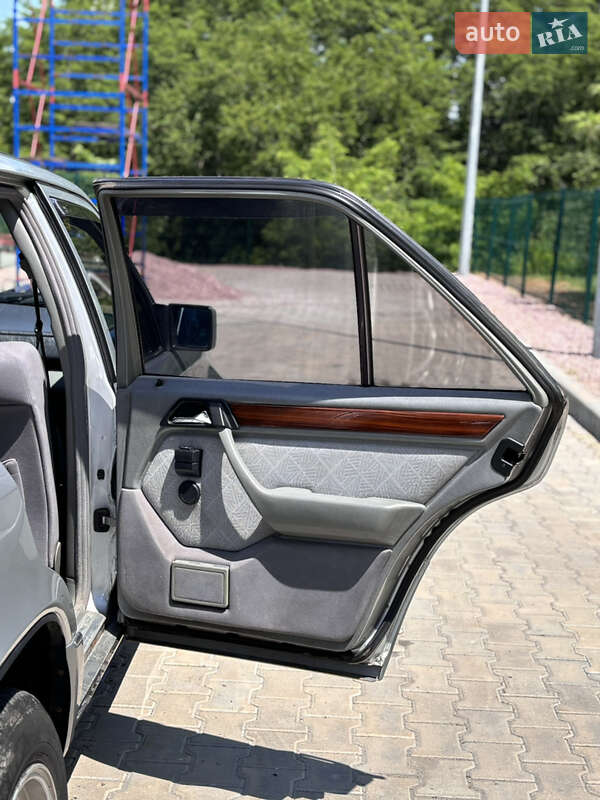 Седан Mercedes-Benz E-Class 1994 в Кременчуге