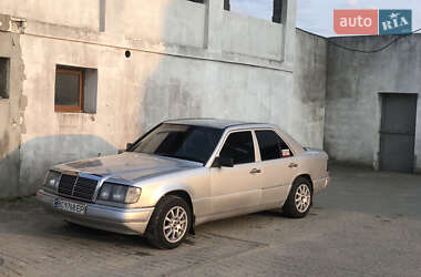 Седан Mercedes-Benz E-Class 1988 в Новом Роздоле
