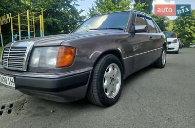 Седан Mercedes-Benz E-Class 1992 в Киеве