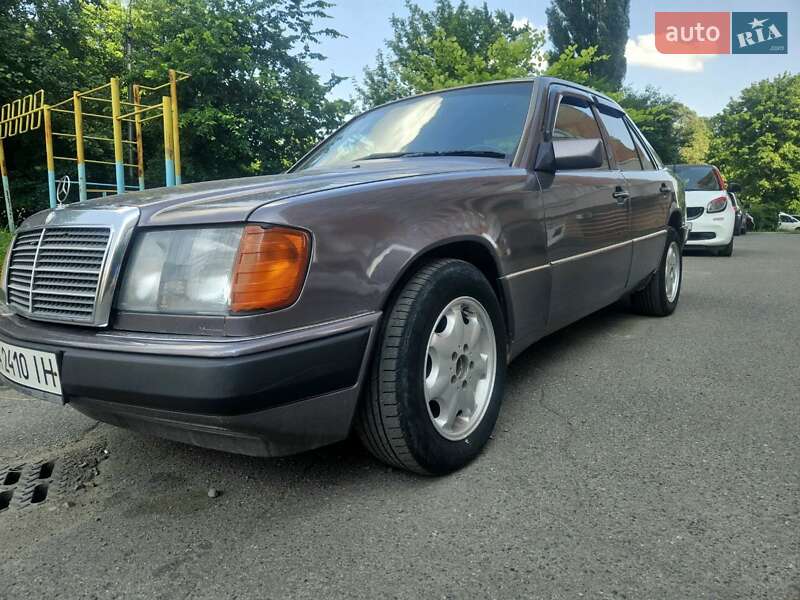 Mercedes-Benz E-Class 1992