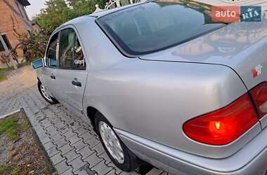 Седан Mercedes-Benz E-Class 2000 в 