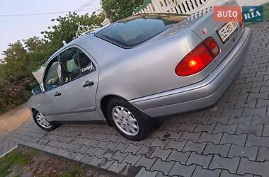 Седан Mercedes-Benz E-Class 2000 в 