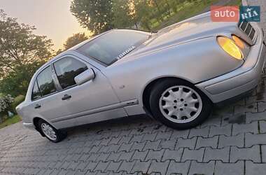 Седан Mercedes-Benz E-Class 2000 в 