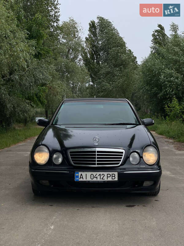 Седан Mercedes-Benz E-Class 2000 в Киеве