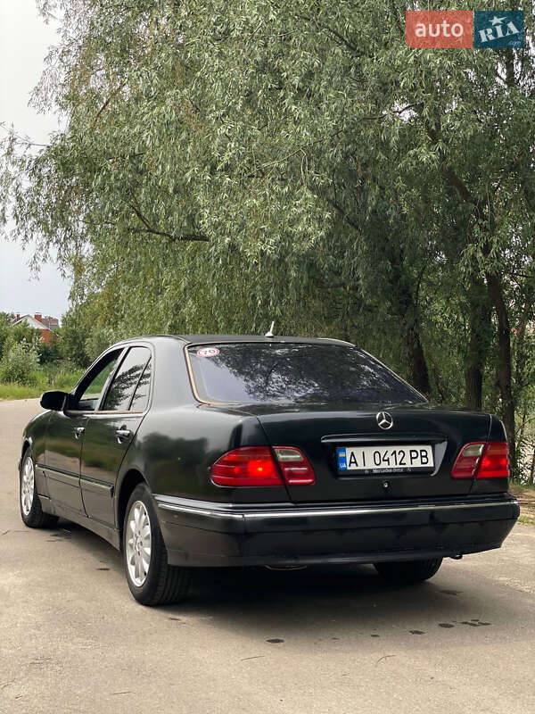 Седан Mercedes-Benz E-Class 2000 в Киеве