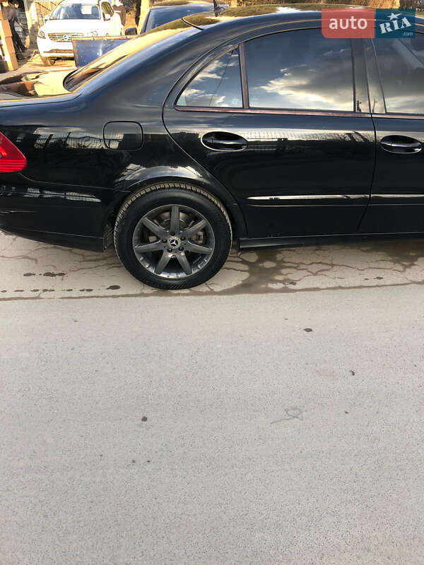 Седан Mercedes-Benz E-Class 2007 в Львове