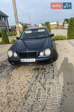 Седан Mercedes-Benz E-Class 2000 в Владимирце