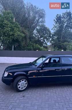 Седан Mercedes-Benz E-Class 1995 в 