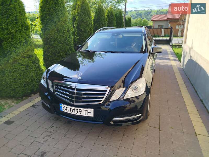 Універсал Mercedes-Benz E-Class 2012 в Хирові