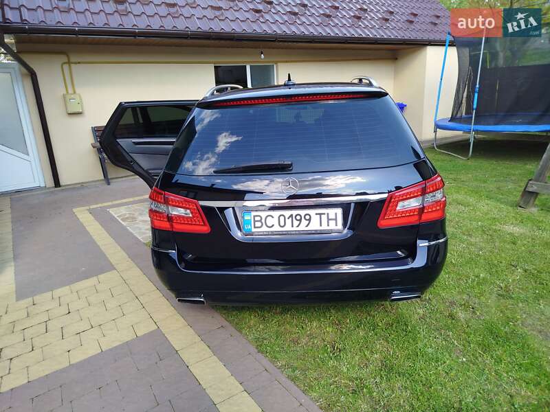 Універсал Mercedes-Benz E-Class 2012 в Хирові