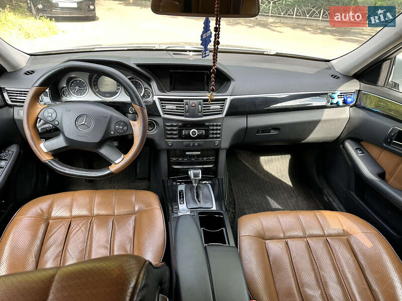 Седан Mercedes-Benz E-Class 2011 в Одессе