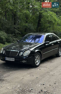 Седан Mercedes-Benz E-Class 2002 в Киеве